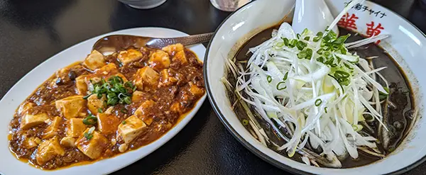 黒ごまネギ担々麺と四川風麻婆豆腐